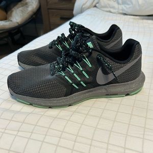 Nike Run Swift Shoes Size 9